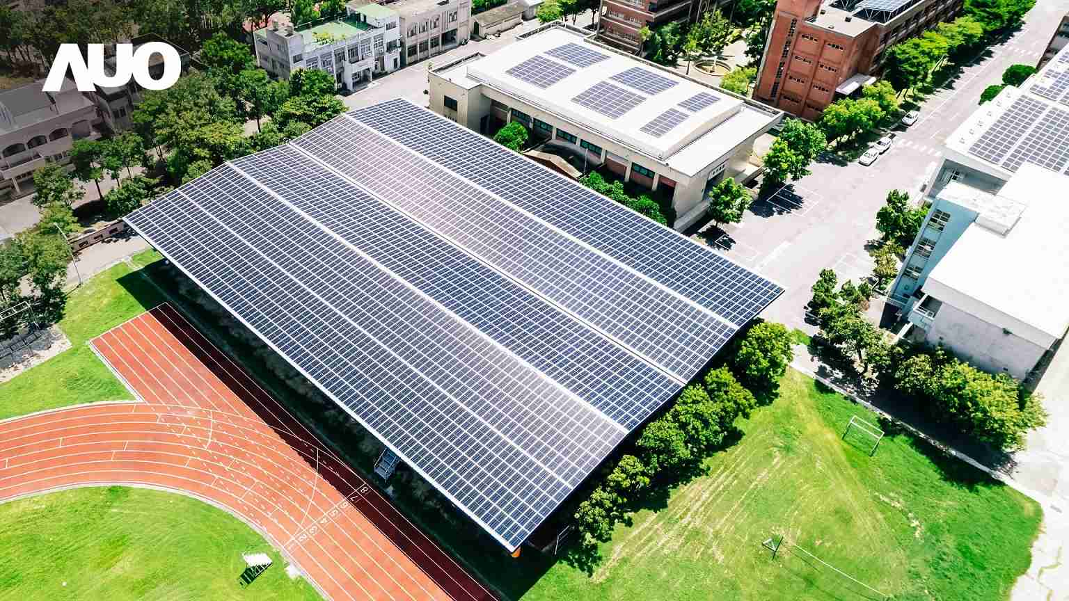 万利SunSteel光电整合型浪板具备快速安装、、、、轻量化优势,,,,可提升15%发电效能,,通过国际IEC与台湾VPC认证安全、、、、防漏、、、耐候标准