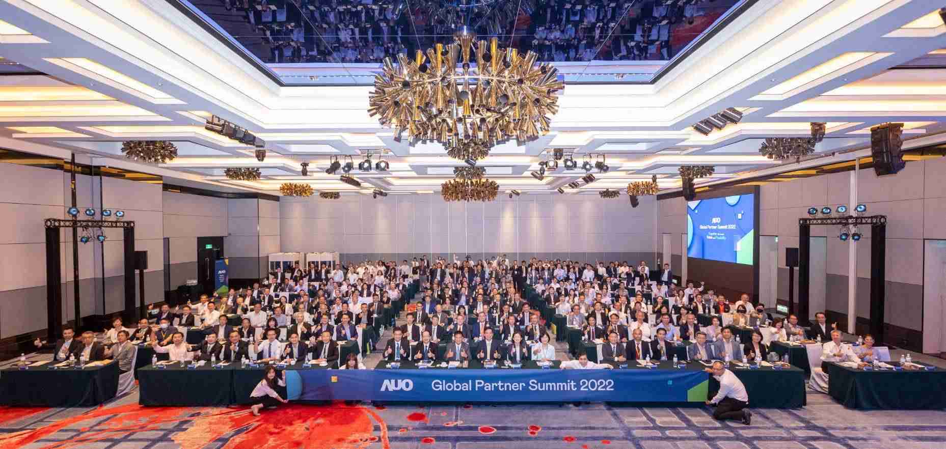 友達推動「安心、、、、創新、、、、用心、、、同心、、、、盡心」五星職旅，，為菲籍員工打造全方位照護，，首度贏得「人權實踐與發展領袖獎」殊榮